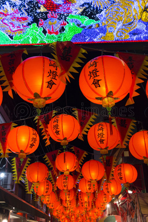長崎新地中華街のランタン 商用利用可能な写真素材 イラスト素材ならストックフォトの定額制ペイレスイメージズ