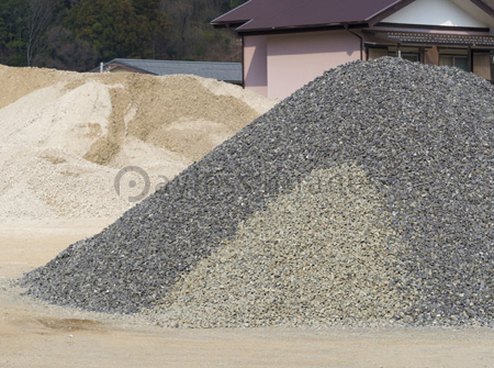 資材置き場の砂利 商用利用可能な写真素材 イラスト素材ならストックフォトの定額制ペイレスイメージズ