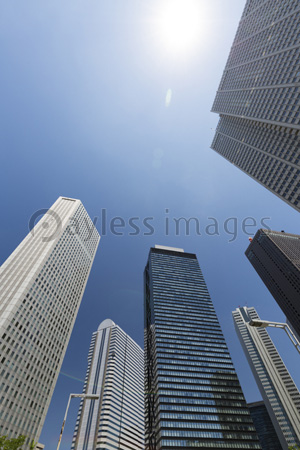 新宿の高層ビル街 商用利用可能な写真素材 イラスト素材ならストックフォトの定額制ペイレスイメージズ