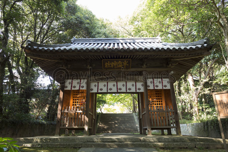 牛窓神社の随身門 商用利用可能な写真素材 イラスト素材ならストックフォトの定額制ペイレスイメージズ 牛窓神社の随身門 商用利用可能な写真素材 イラスト素材ならストックフォトの定額制ペイレスイメージズ