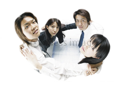 円陣を組むビジネスマン ストックフォトの定額制ペイレスイメージズ