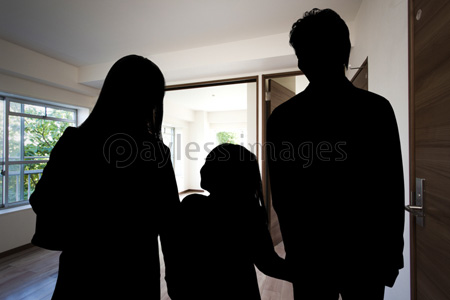 家族シルエット 商用利用可能な写真素材 イラスト素材ならストックフォトの定額制ペイレスイメージズ