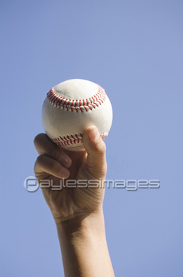 野球ボールを持つ子供の手 商用利用可能な写真素材 イラスト素材ならストックフォトの定額制ペイレスイメージズ