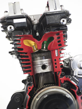 オートバイエンジンのカットモデル 商用利用可能な写真素材 イラスト素材ならストックフォトの定額制ペイレスイメージズ