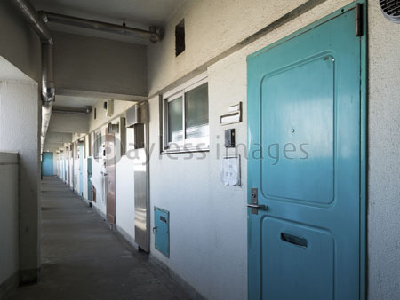 古い団地 商用利用可能な写真素材 イラスト素材ならストックフォトの定額制ペイレスイメージズ
