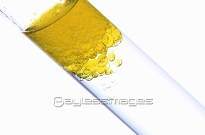 水と油 商用利用可能な写真素材 イラスト素材ならストックフォトの定額制ペイレスイメージズ