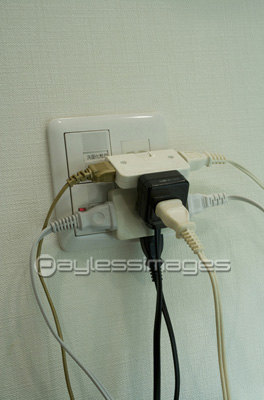 タコ足配線 商用利用可能な写真素材 イラスト素材ならストックフォトの定額制ペイレスイメージズ