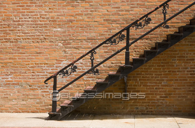 レンガ壁と階段 商用利用可能な写真素材 イラスト素材ならストックフォトの定額制ペイレスイメージズ レンガ壁と階段 商用利用可能な写真素材 イラスト素材ならストックフォトの定額制ペイレスイメージズ