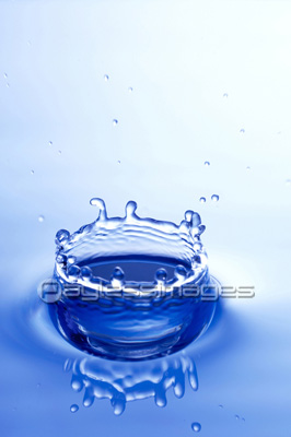 水滴 - 商用利用可能な写真素材・イラスト素材ならストックフォトの