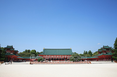 平安神宮 ストックフォトの定額制ペイレスイメージズ