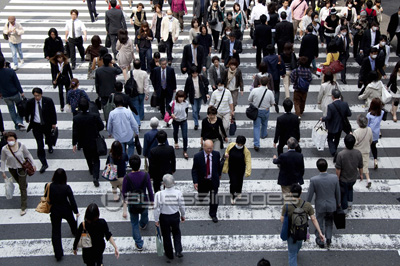 マスクをした人たち ストックフォトの定額制ペイレスイメージズ