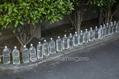 猫除けのペットボトル ストックフォトの定額制ペイレスイメージズ