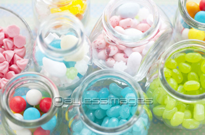 瓶に入ったカラフルなお菓子 ストックフォトの定額制ペイレスイメージズ