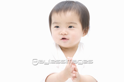 拍手する赤ちゃん 商用利用可能な写真素材 イラスト素材ならストックフォトの定額制ペイレスイメージズ