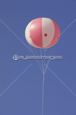 アドバルーン 商用利用可能な写真素材 イラスト素材ならストックフォトの定額制ペイレスイメージズ