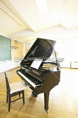 音楽室 商用利用可能な写真素材 イラスト素材ならストックフォトの定額制ペイレスイメージズ