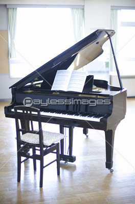 音楽室 商用利用可能な写真素材 イラスト素材ならストックフォトの定額制ペイレスイメージズ