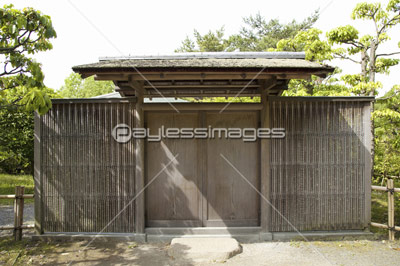 日本家屋の門 商用利用可能な写真素材 イラスト素材ならストックフォトの定額制ペイレスイメージズ