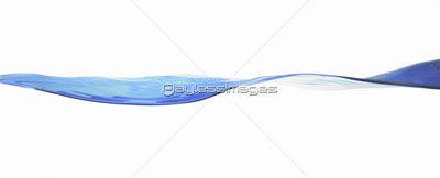 横から見た水面の波 商用利用可能な写真素材 イラスト素材ならストックフォトの定額制ペイレスイメージズ