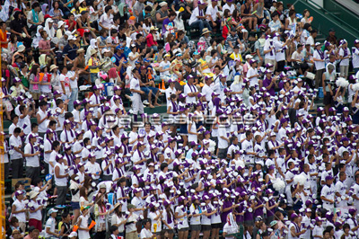 第９２回夏の全国高校野球の甲子園球場の応援席と観客 商用利用可能な写真素材 イラスト素材ならストックフォトの定額制ペイレスイメージズ