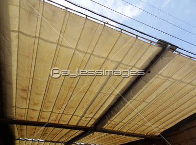 可動式テント屋根 商用利用可能な写真素材 イラスト素材ならストックフォトの定額制ペイレスイメージズ