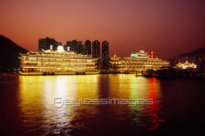 香港アバディーンの夜景 ストックフォトの定額制ペイレスイメージズ