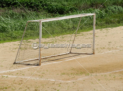 河川敷のサッカーゴール 商用利用可能な写真素材 イラスト素材ならストックフォトの定額制ペイレスイメージズ 河川敷のサッカーゴール 商用利用可能な写真素材 イラスト素材ならストックフォトの定額制ペイレスイメージズ
