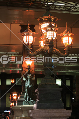 日本橋麒麟像夜景 商用利用可能な写真素材 イラスト素材ならストックフォトの定額制ペイレスイメージズ