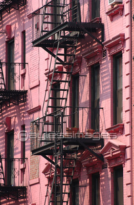 ソーホーに建つピンクの建物、ニューヨーク
