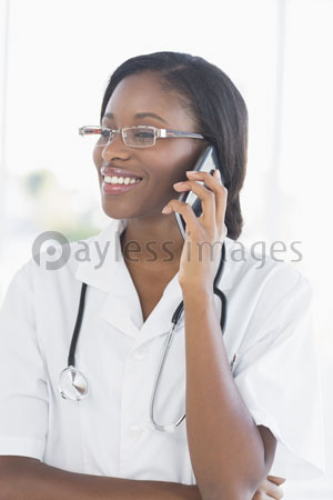 A mobile phone is used, and it smiles and expresses a female doctor.