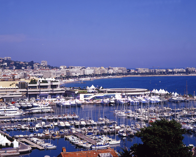 カンヌのヨットハーバー 商用利用可能な写真素材 イラスト素材ならストックフォトの定額制ペイレスイメージズ