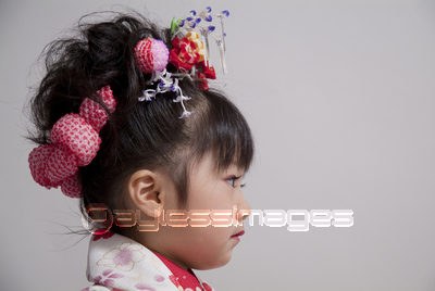 和服の女の子横顔 商用利用可能な写真素材 イラスト素材ならストックフォトの定額制ペイレスイメージズ