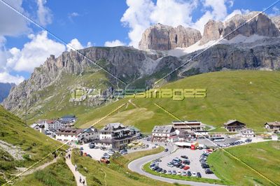イタリア ドロミティ カティナッチョ連峰 商用利用可能な写真素材・イラスト素材ならストックフォトの定額制ペイレスイメージズ