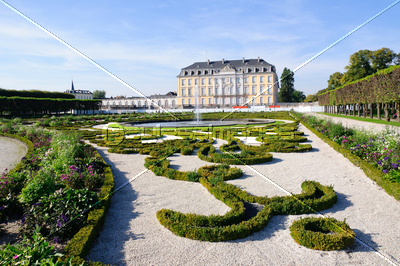 ドイツ レーゲンスブルク トゥルン・ウント・タクシス城 商用利用可能な写真素材・イラスト素材ならストックフォトの定額制ペイレスイメージズ