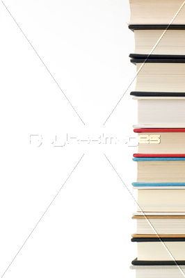 積み上げた本 商用利用可能な写真素材 イラスト素材ならストックフォトの定額制ペイレスイメージズ