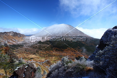 冠雪の浅間山の写真 イラスト素材 Xf2955052181 ペイレスイメージズ
