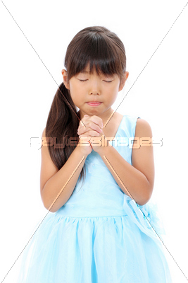 祈る少女 商用利用可能な写真素材 イラスト素材ならストックフォトの定額制ペイレスイメージズ
