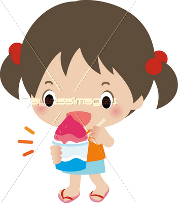 かき氷を食べる小さい女の子