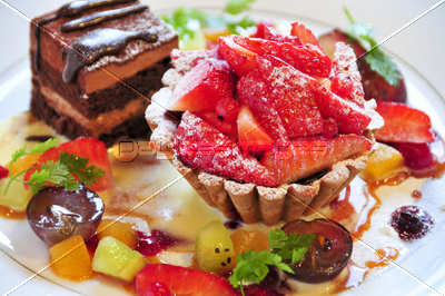 苺タルトとチョコレートケーキのフルーツセット-1
