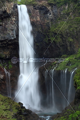 華厳の滝 商用利用可能な写真素材 イラスト素材ならストックフォトの定額制ペイレスイメージズ