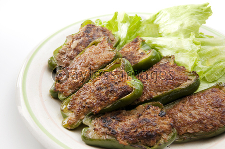 ピーマンの肉詰め 商用利用可能な写真素材 イラスト素材ならストックフォトの定額制ペイレスイメージズ