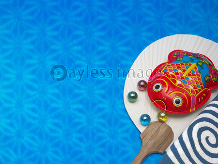 ブリキの金魚 商用利用可能な写真素材 イラスト素材ならストックフォトの定額制ペイレスイメージズ