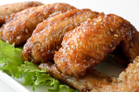 手羽先の唐揚げ 商用利用可能な写真素材 イラスト素材ならストックフォトの定額制ペイレスイメージズ