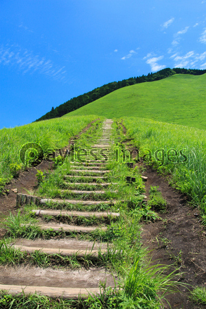 曽爾高原 商用利用可能な写真素材 イラスト素材ならストックフォトの定額制ペイレスイメージズ