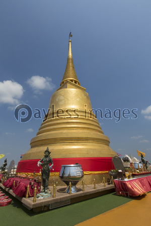 バンコクのワット・サケットの黄金の丘プーカオ・トーンの仏塔