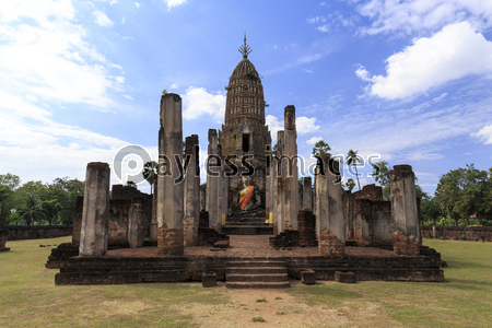 タイ国スコータイの遺跡ワット・プラ・シー...