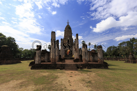 タイ国スコータイの遺跡ワット・プラ・シー...