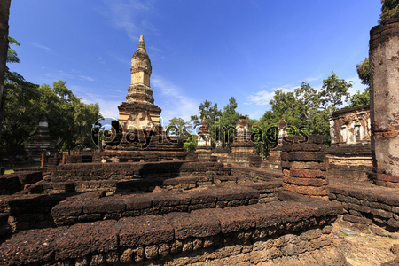 タイ国スコータイ県シーサッチャナライ歴史公園の遺跡ワット・チェディ・チェットテーオ