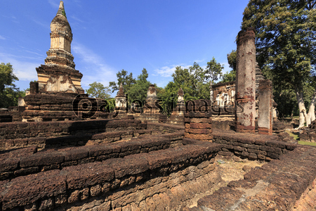 タイ国スコータイ県シーサッチャナライ歴史公園の遺跡ワット・チェディ・チェットテーオ