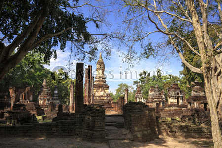 タイ国スコータイ県シーサッチャナライ歴史公園の遺跡ワット・チェディ・チェットテーオ